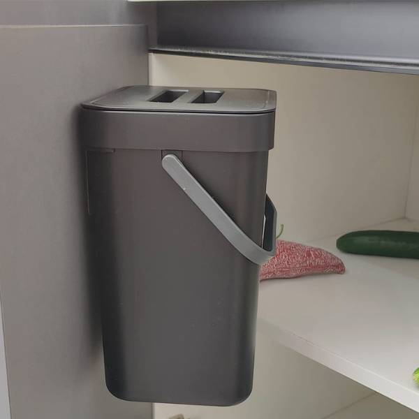 Space-saving Under Sink Waste Bin for a tidy kitchen
